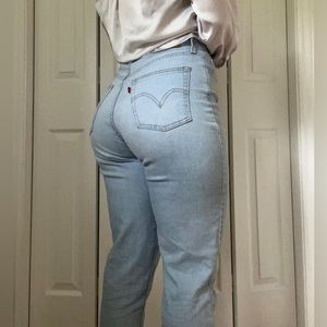 Levis mom's jeans in light wash